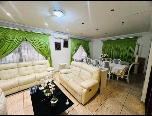 7 BEDROOM HOUSE FOR SALE IN NEW MODDER